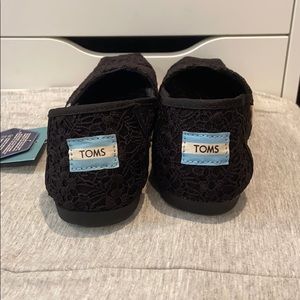 Toms Shoes - TOMS Black Floral Lace Women's Classics - Size 7